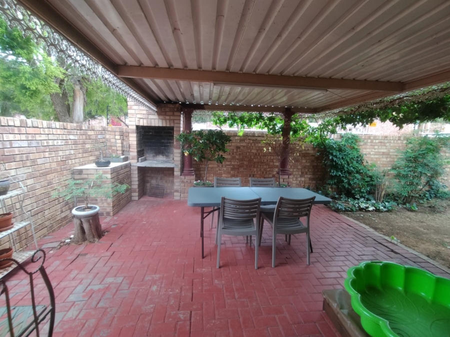 3 Bedroom Property for Sale in Langenhovenpark Free State